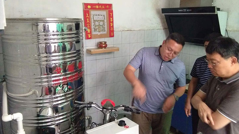 暖赫領(lǐng)導(dǎo)實地調(diào)研.jpg