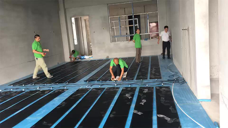 石墨烯封裝電熱膜地暖.jpg
